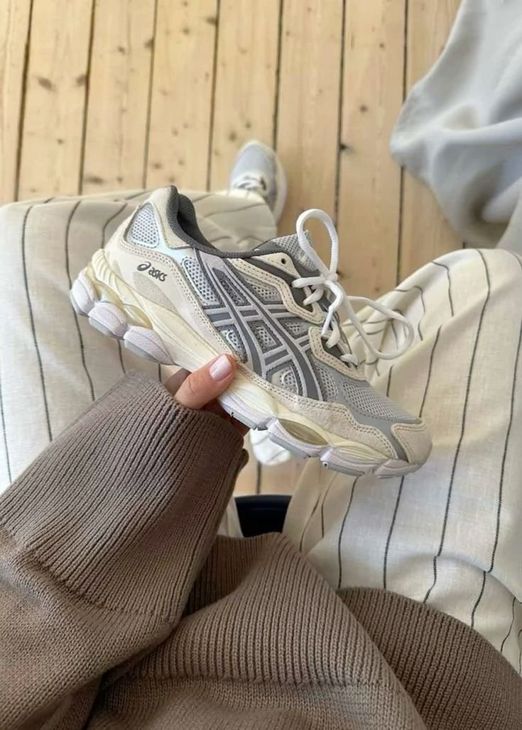 azsyabar's tweet photo. WAHHH...ASICS YANG INI CAKEP JUGAA 🥹🫶🏻 https://t.co/DxBgKXQR7k