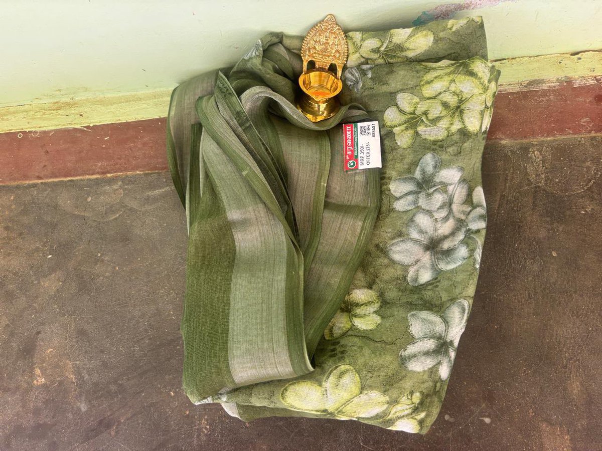 V_Senthilbalaji's tweet photo. தூய சக்தியின் தூய அரசியல்..

தாராபுரம் தொகுதி
குண்டடம் மேற்கு ஒன்றியம்
மானூர்பாளையம் பூத் எண் 30ல், வாக்காளர்களுக்கு சேலை மற்றும் காமாட்சி விளக்கு விநியோகம்.. 

மற்றும் இன்று இரவு வாக்காளர்களுக்கு பிரியாணி போடப்படுவதாகவும் தகவல்..

சம்பந்தப்பட்ட தேர்தல் அதிகாரிகள் உடனடியாக விசாரித்து உரிய நடவடிக்கை எடுக்க வேண்டும்..