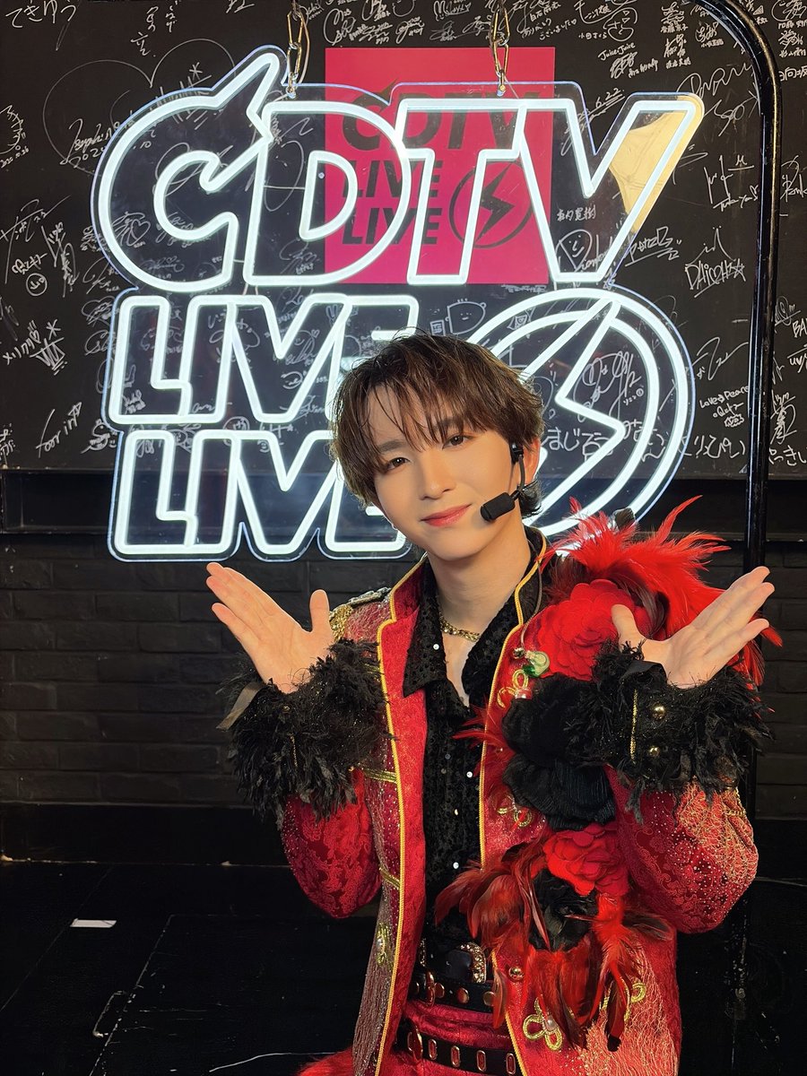 Lienel_official's tweet photo. ＼⚡️#CDTVライブライブ⚡️／

メジャー2ndシングルより
#Lienel「 愛のダバダ 」
パフォーマンスを披露しました🌹✨

#高岡ミロ （たかおかみろ）
東京都出身
2006.10.3 / 20歳
メンバーカラー💚

📣MC＆盛り上げ隊長!!
https://t.co/ykaC9TqXaB

@TBSCDTV
#リエネル_愛のダバダ https://t.co/dPmiF5nL5a