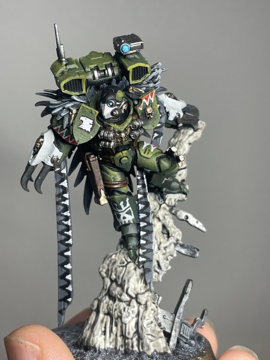 dgx_warhammer's tweet photo. 福岡ストアで飾っていただいてた我が戦団長を昨日回収。見ていただいた方々ありがとうございました。

早速ですが、他のマリーンに合わせて数箇所リペイントしました。

文句なしにジャングルの王って感じだぜっ！ https://t.co/DcLPE4OFXZ