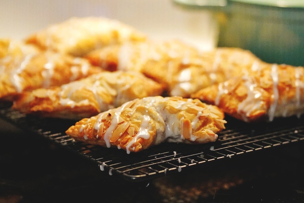 cyberalex__'s tweet photo. Apple bearclaws 👨‍🍳 https://t.co/1x3ffCws2d