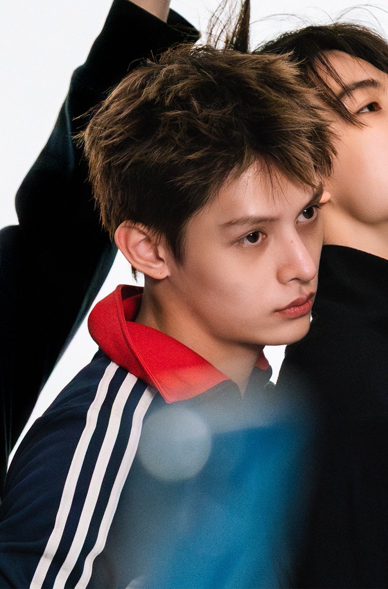 chaoyufm's tweet photo. NOT JAMES IN THE ICONIC ADIDAS JACKET FUCKKK https://t.co/3z21p9WoVB
