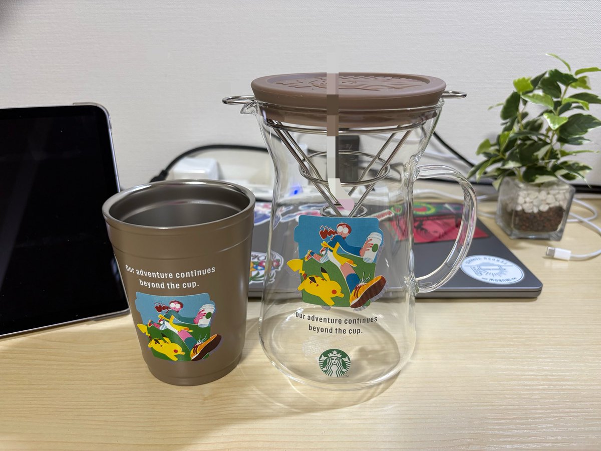 ArisPkmn773's tweet photo. スタバのポケモンコラボのコーヒーメーカー、思ったより大きいな☕️
たくさんコーヒー入れられるから、コーヒー好きとしては��っちゃ嬉しい！
#スタバ　#ポケモン https://t.co/F4qm0uvfwL