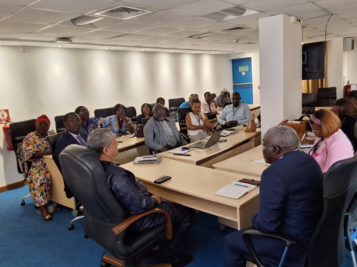 OMS_GABON's tweet photo. 💉 Vaccination Communautaire : la mobilisation s’intensifie à Libreville2 &amp; 3

@OMS_GABON, PEV et les équipes de Libreville2 &amp; 3 accélèrent l’extension de la vaccination communautaire.

🤝 Objectif : Renforcer la protection des enfants contre les maladies évitables. https://t.co/Qoh9cNFPIL