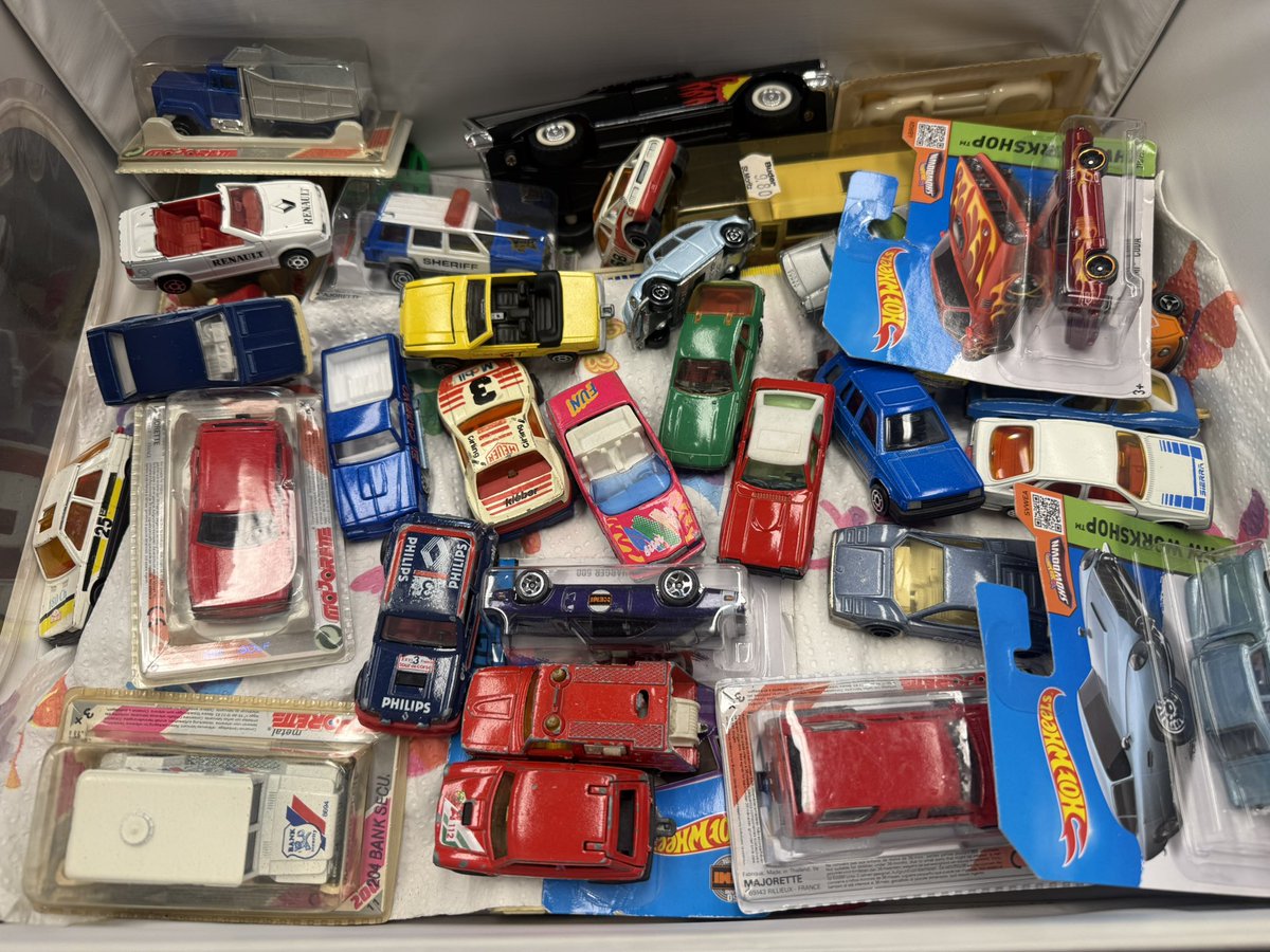 cars_tiny's tweet photo. Majorette Hotwheels tomica Maisto #tinycars #hotwheels #maisto #tomica #majorette https://t.co/qiwKqrgMVL