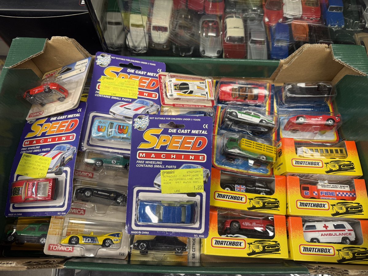 cars_tiny's tweet photo. Majorette Hotwheels tomica Maisto #tinycars #hotwheels #maisto #tomica #majorette https://t.co/qiwKqrgMVL