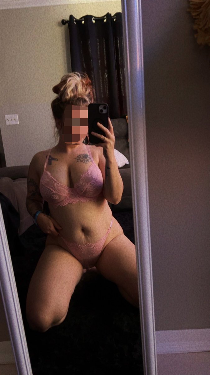 princesslyss_xo's tweet photo. Milf monday 😜 💫 

RETWEET if you love mom bods 😍😈

Ladies show us your mom bods challenge 😉😏👇 https://t.co/n49YoKrCPj