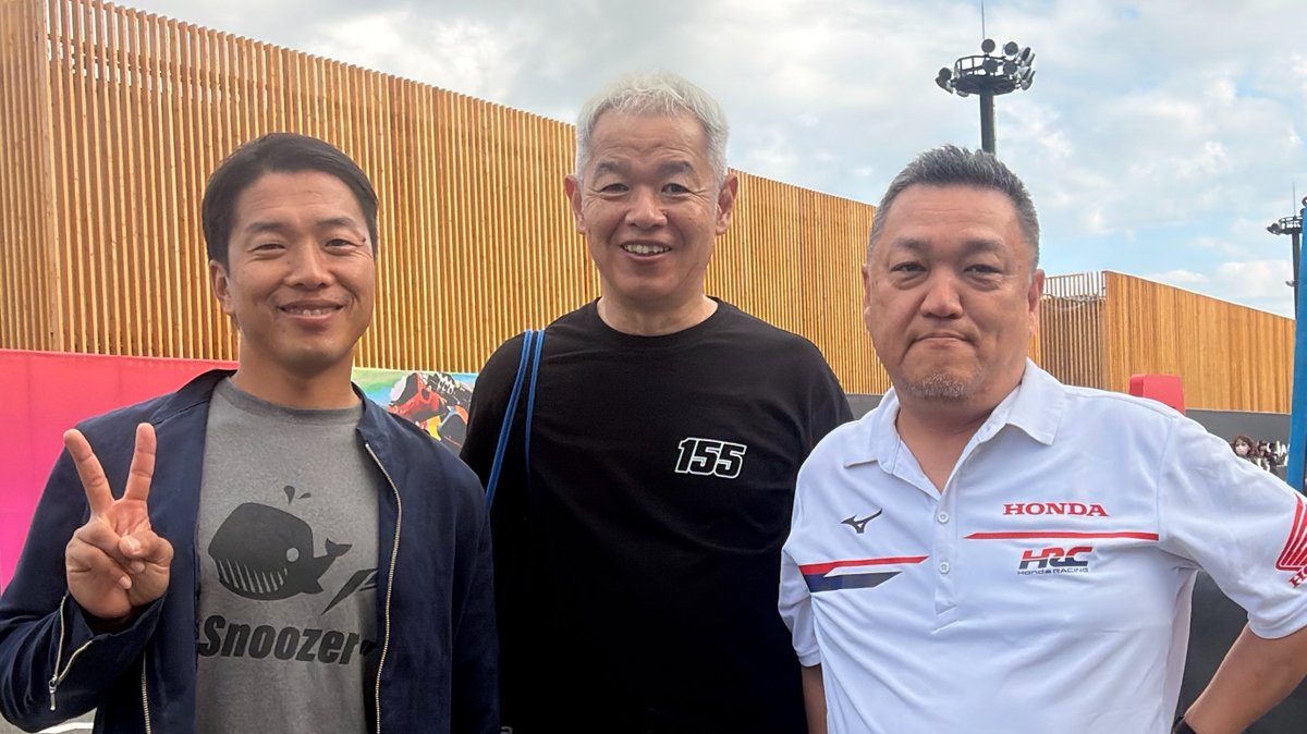 team_tsuda's tweet photo. ＃MotoGP 日本GP🇯🇵🏁

元スズキチームの方々にお会いできて最高でした😊✨

ファンの方からもたくさんお声がけいただきとても嬉しかったです🙏✨

皆さまありがとうございました☺️

※ずっとニコニコの将軍でした https://t.co/8uEf9LrWA0