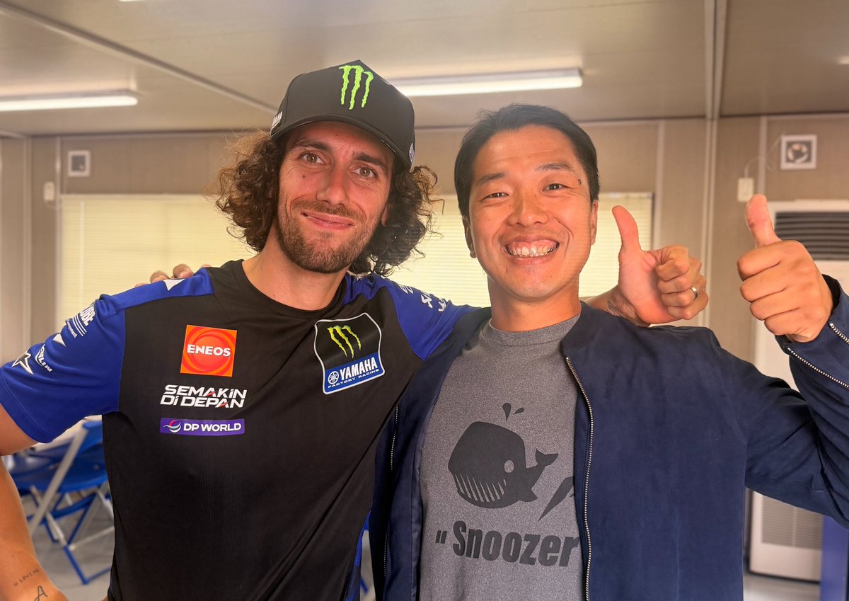 team_tsuda's tweet photo. ＃MotoGP 日本GP🇯🇵🏁

元スズキチームの方々にお会いできて最高でした😊✨

ファンの方からもたくさんお声がけいただきとても嬉しかったです🙏✨

皆さまありがとうございました☺️

※ずっとニコニコの将軍でした https://t.co/8uEf9LrWA0