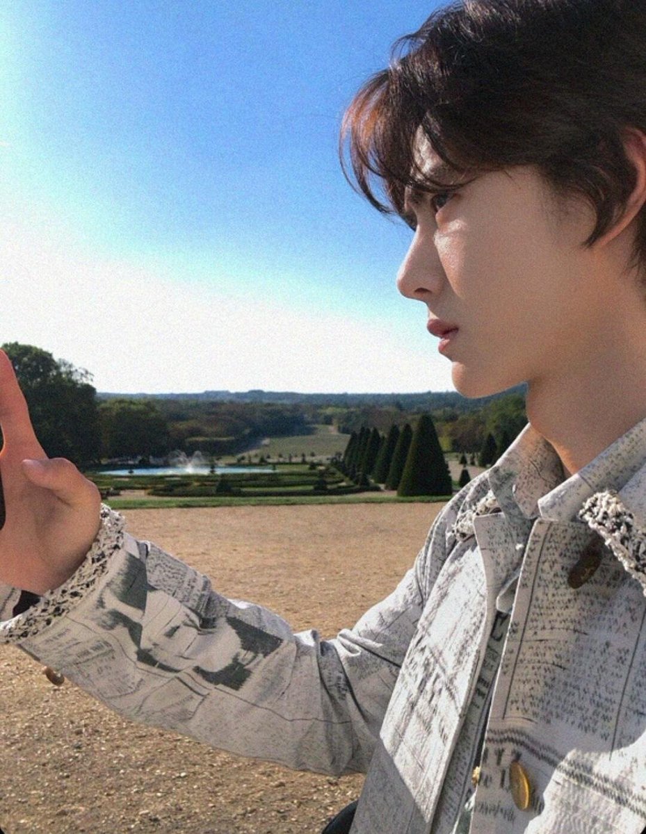 mtjuju816's tweet photo. กุเดรสตอนนี้ได้เลยมั้ยวะ เอิ้ว!ไม่ได้ดิ ต้องอยู่หวีดน้องก่อน

#WangYibo
#CHANELShow 
#pfw
#WangYiboxCHANEL
#CHANEL https://t.co/vlAHKgTajm
