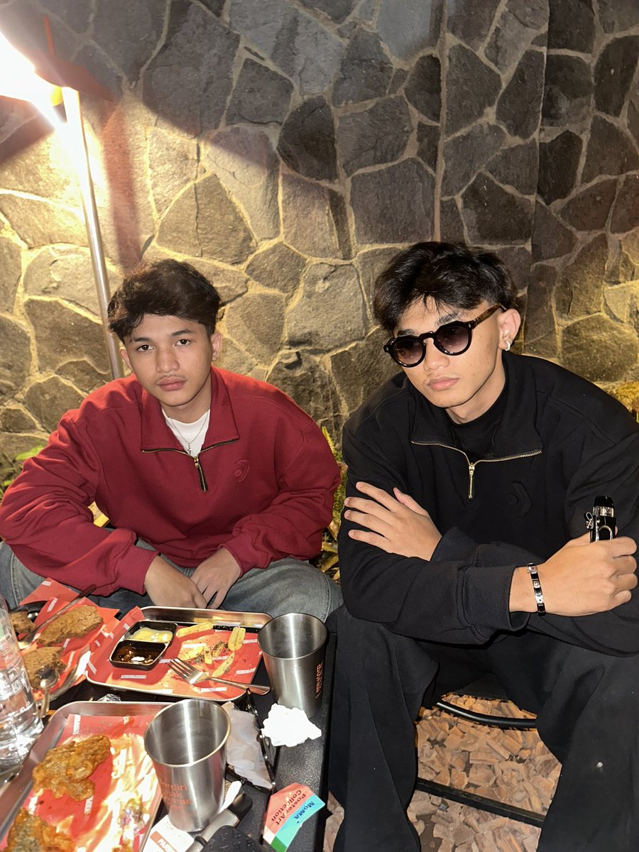 JeffMoses00's tweet photo. shoot nya 20 menit, nongkrong nya 4 jam . https://t.co/BAxS75GgBk