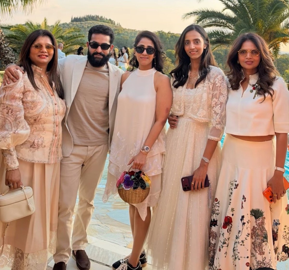 Sai_Mohan_999's tweet photo. NTR @tarak9999 anna &amp; Pranathi Vadina 🤍🥰. https://t.co/0FsGagnRhZ