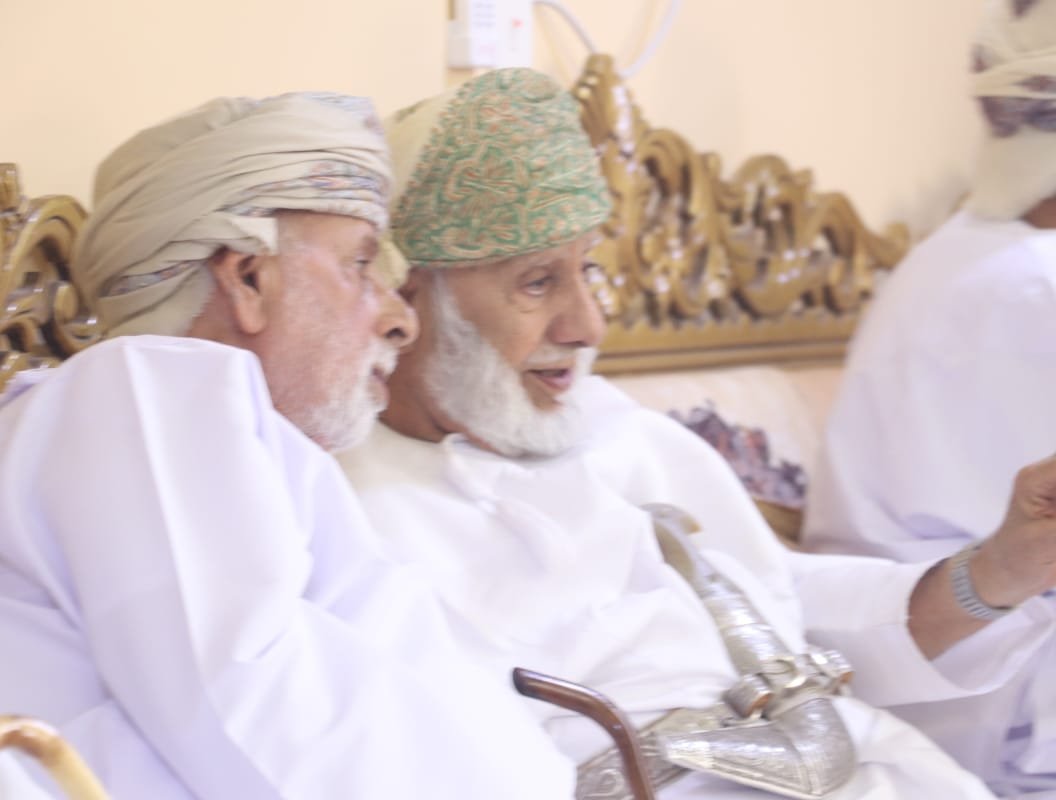oman1970_2020's tweet photo. والدي العزيز حمد بن ناصر بن حمد المعمري والشيخ العزيز  سالم بن حمود بن حمد المعمري حفظهم الله وأمد في أعمارهم و رزقهم الصحة والعافية والعمر المديد https://t.co/iFYB87ufCl