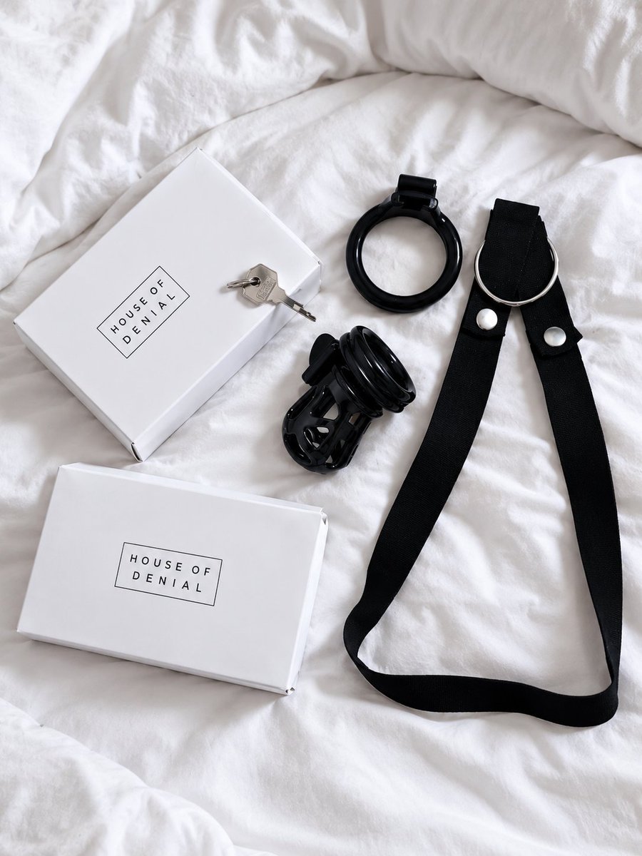 Subbjaee's tweet photo. Simple, elegant, and quietly tempting a beautiful balance of softness, confidence, mystery, and playful restraint. 🖤

@houseofdenial so excited 😊 ♡ https://t.co/2ye3VMXLNh
