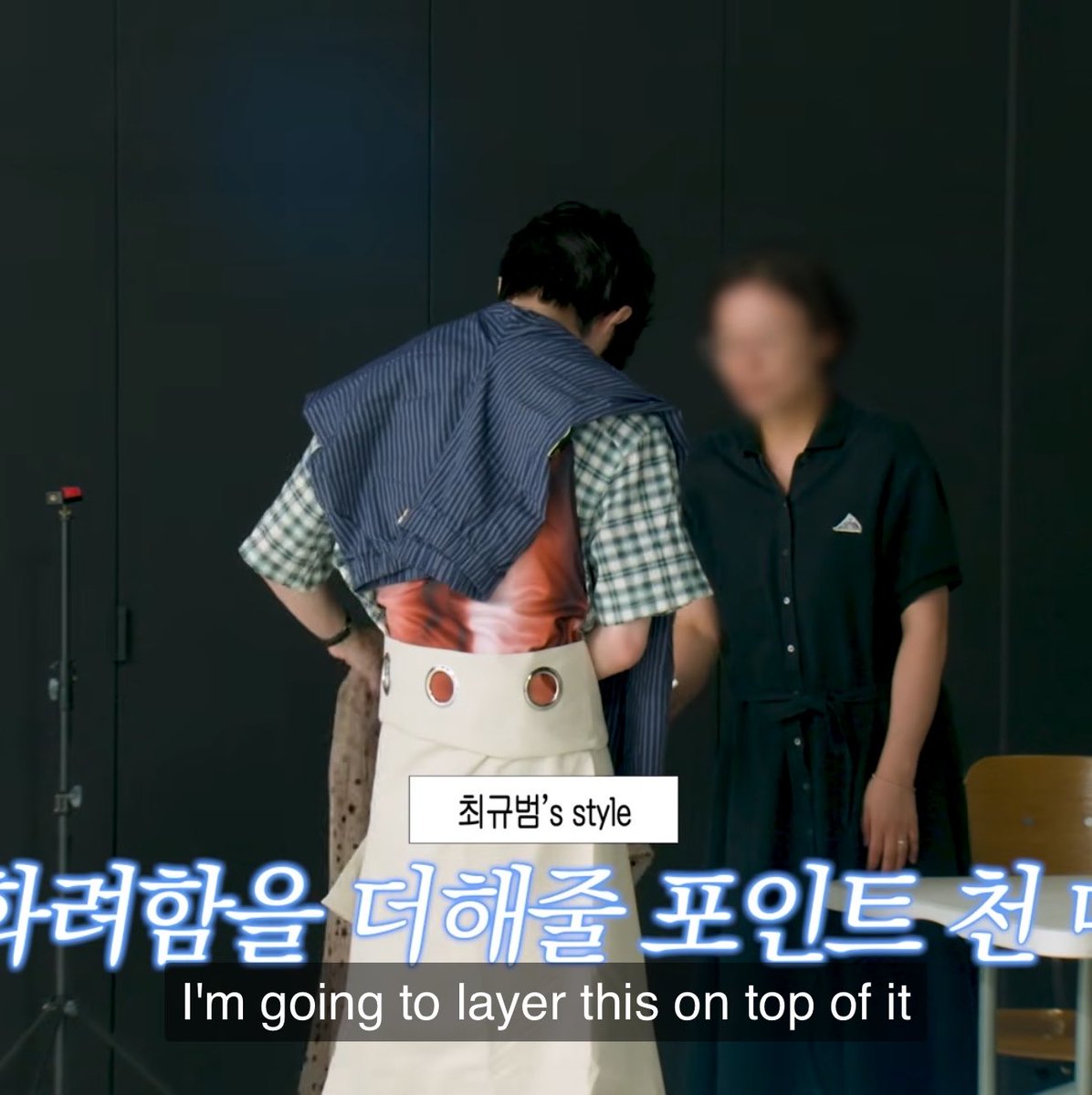 913kkyu's tweet photo. this vision of a genderless look with a layered maxi skirt beomgyu’s having for yeonjun’s outfit right now.. put him on the styling team immediately https://t.co/1AKIGKc07r