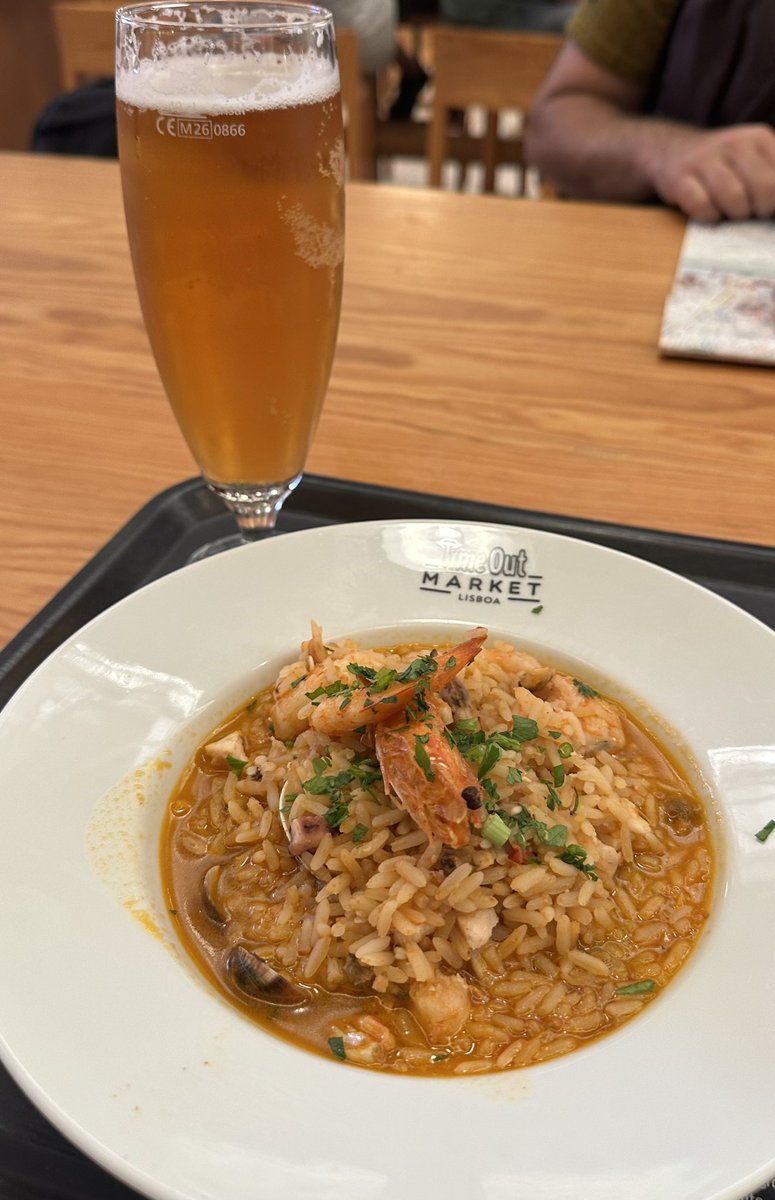 tsugumiel's tweet photo. こちらポルトガル、
もう10月といえどまだまだ暑いので、毎日冷えたビール飲んでます。 https://t.co/G8rB8LLu9V