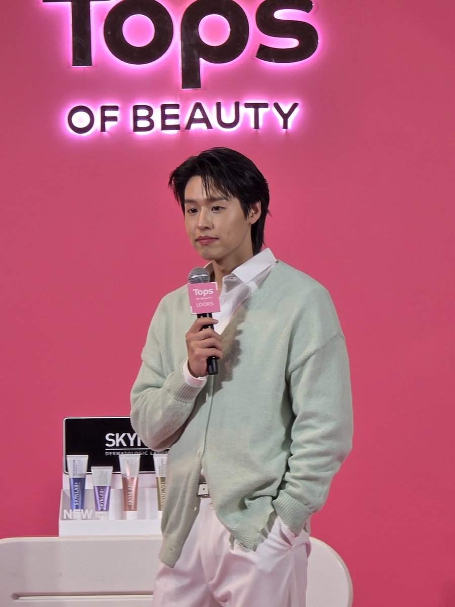 topsthailand's tweet photo. แอดมินหัวใจพี่กิ้นงับบ 🥹🫶✨️

SKYNLAB TOPS WITH BILLKIN

#TopsofBeauty2026 #LOOKSครบทุกเรื่องบิวตี้ #TOPSTHAILAND #SKYNLABxBILLKIN #Bbillkin #SKYNLABxTOPS #SKYNLAB https://t.co/IMOfZTgccy