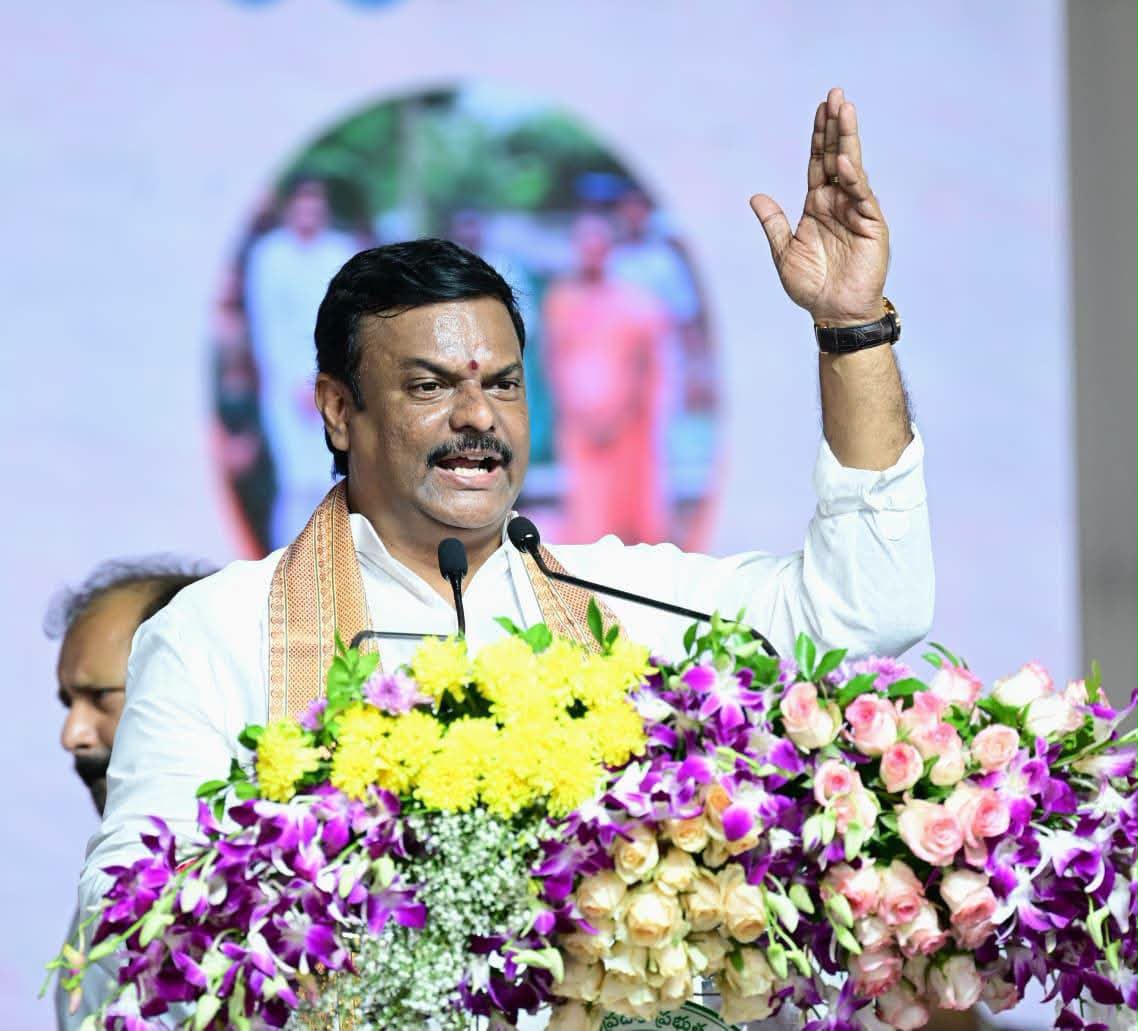 MadhavBJP's tweet photo. కడప జిల్లా ప్రొద్దుటూరులో గౌరవ ముఖ్యమంత్రి శ్రీ @ncbn  గారు,రాష్ట్ర ఉప ముఖ్యమంత్రి శ్రీ @PawanKalyan గారితో కలిసి రూ.30,156 కోట్లతో జల్ జీవన్ మిషన్ 2.0 – అమరజీవి జలధార పనులను ప్రారంభించిన సందర్భంగా జరిగిన బహిరంగ సభలో పాల్గొనడం జరిగింది.

రాష్ట్రంలోని ప్రతి కుటుంబానికి స్వచ్ఛమైన, సురక్షితమైన తాగునీటిని అందించాలనే సంకల్పంతో చేపట్టిన ఈ మహత్తర కార్యక్రమం ప్రజల జీవన ప్రమాణాలను మరింత మెరుగుపరచనుంది. ప్రతి ఇంటికీ నీరు – ఆరోగ్యకరమైన ఆంధ్రప్రదేశ్ లక్ష్యంగా కూటమి ప్రభుత్వం ముందుకు సాగుతోంది.
