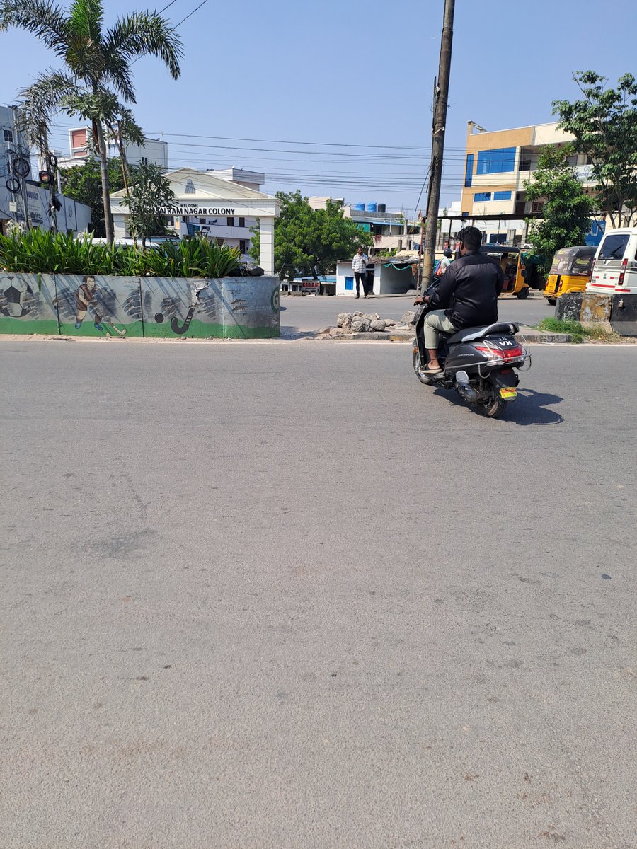 RamforReforms's tweet photo. 🚨 URGENT SAFETY HAZARD! The open median gap at Bairamalguda (opp Indian Oil pump) at the flyover exit is a major accident waiting to happen. Vehicles exiting the flyover have zero reaction time for sudden U-turns. Requesting immediate intervention before a fatal crash occurs. https://t.co/NUc4SOENp0