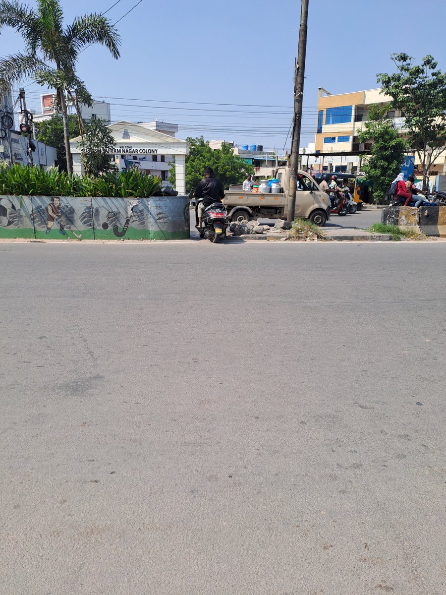 RamforReforms's tweet photo. 🚨 URGENT SAFETY HAZARD! The open median gap at Bairamalguda (opp Indian Oil pump) at the flyover exit is a major accident waiting to happen. Vehicles exiting the flyover have zero reaction time for sudden U-turns. Requesting immediate intervention before a fatal crash occurs. https://t.co/NUc4SOENp0