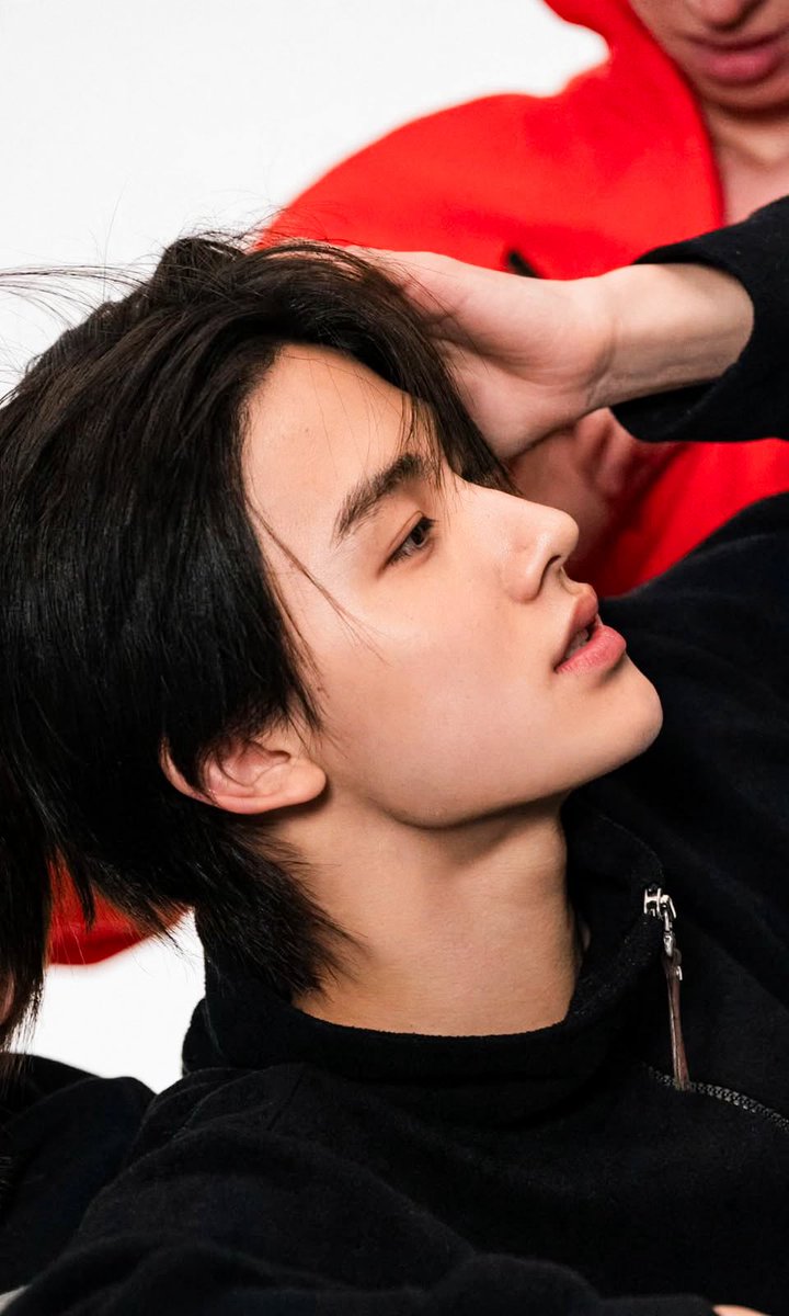 eomghello's tweet photo. HOLY SIDE PROFILE https://t.co/zGvYXYXlTw