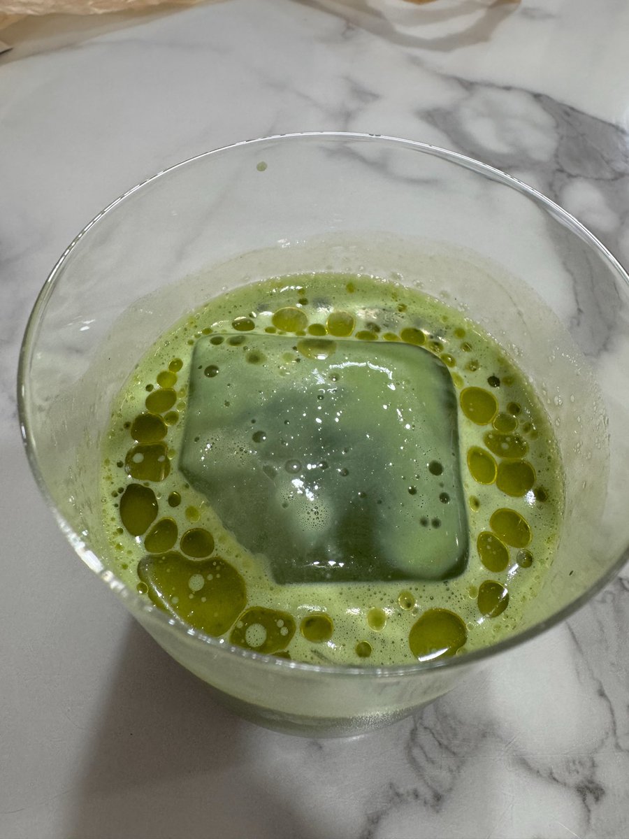Scentofmatchath's tweet photo. Matcha + EVOO 🍵🫒 มีคนถามว่าเลี่ยนไหม ถ้าเลือกถูกตัว บอกเลยว่า ไม่เลย
จะเพิ่มความเข้มข้น ความหอม และทำให้รส Matcha ซับซ้อนขึ้นมาก แต่สำคัญคือ ต้องเป็น EVOO ที่เหมาะกับด���่ม ไม่ใช่สำหรับทำอาหารที่อยู่ในครัวนะ🤣 รอบหน้าจะมารีวิวทีละตัว อิอิ อร่อยแถมมีประโยชน์😚😚 https://t.co/FFlw33PYLz