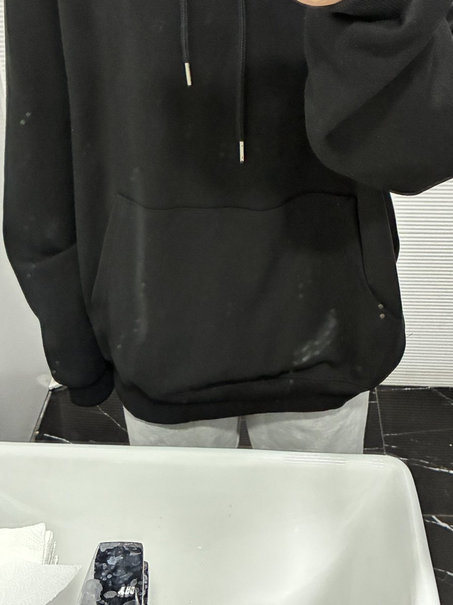 hy_xyx's tweet photo. 숨겨진 허리 근데 요즘 운동 안 해서 라인 안 예쁨 https://t.co/9RJZGHD1tt