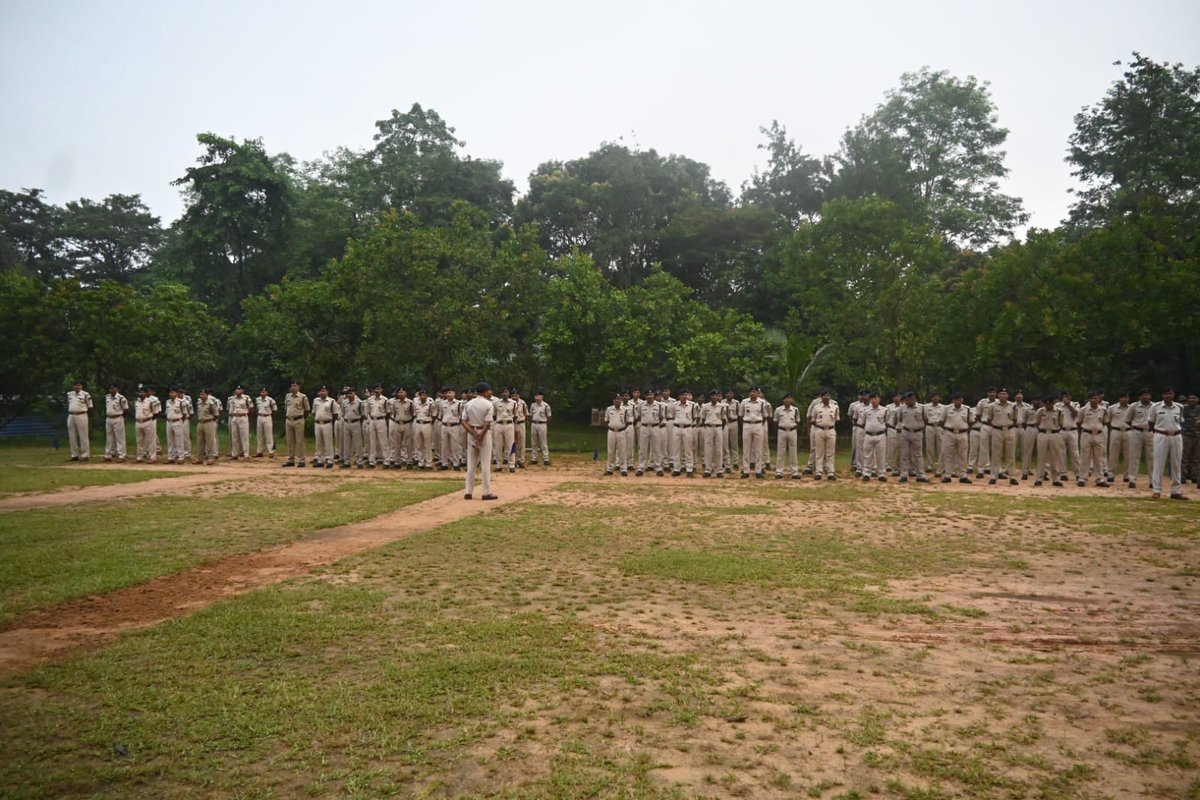 147BNCRPF's tweet photo. Today Monday parade marching practiced by 147 Bn Kashipur, Silchar, Assam. All officers and jawans participated with well disciplined and enthusiastically to upgrade moral .
@NorthEastSector
@NezGuwahatiCrpf
@CRPF https://t.co/Zv3ejlfFF5
