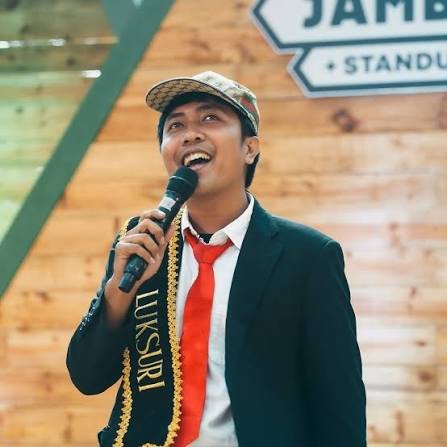 TUKANGxGALON's tweet photo. Hai, gua Apos. Disini kerjaan gua sebagai event planner. Kalo kamu butuh aku boleh dm ya, nanti kita bicarakan harganya. Salam kenal semua, semoga kita berjodoh lagi ✌️ https://t.co/wNwBtTfl9K