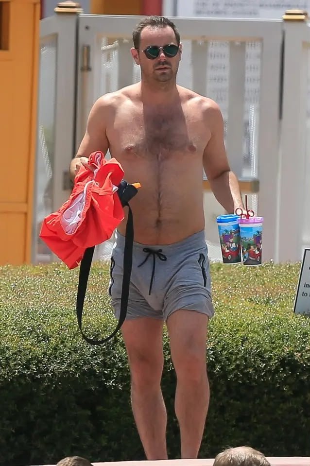Mossmoviesjo's tweet photo. Actor Danny Dyer during a family holiday in Florida.... https://t.co/eTE64Lhz54