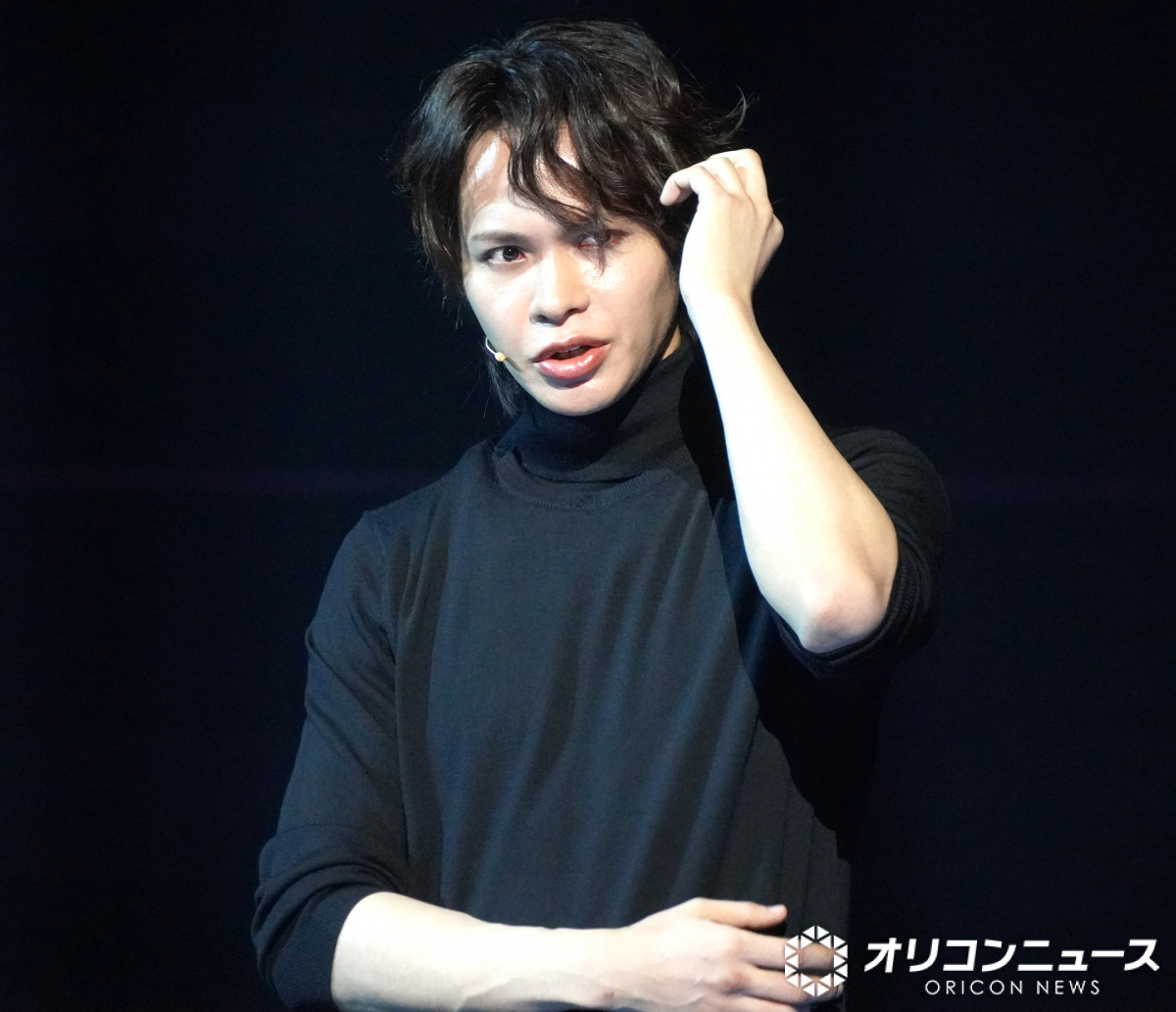 oricon's tweet photo. 舞台『ノッキンオン・ロックドドア THE STAGE』

上田竜也、W座長のTravis Japan川島如恵留を信頼
「足りない部分を補ってる」✨️
https://t.co/Ov4jq4FHVz

#ノキドアステージ @knockinon_stage https://t.co/UfczLLMWJT
