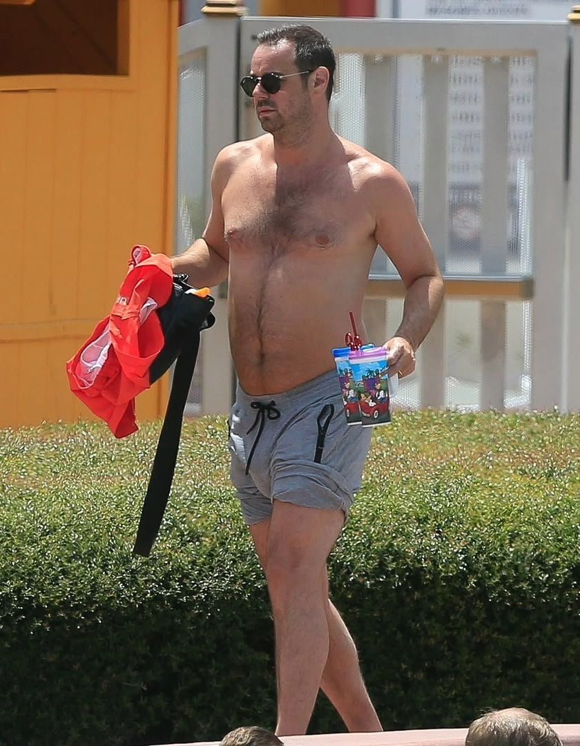 Mossmoviesjo's tweet photo. Actor Danny Dyer during a family holiday in Florida.... https://t.co/eTE64Lhz54