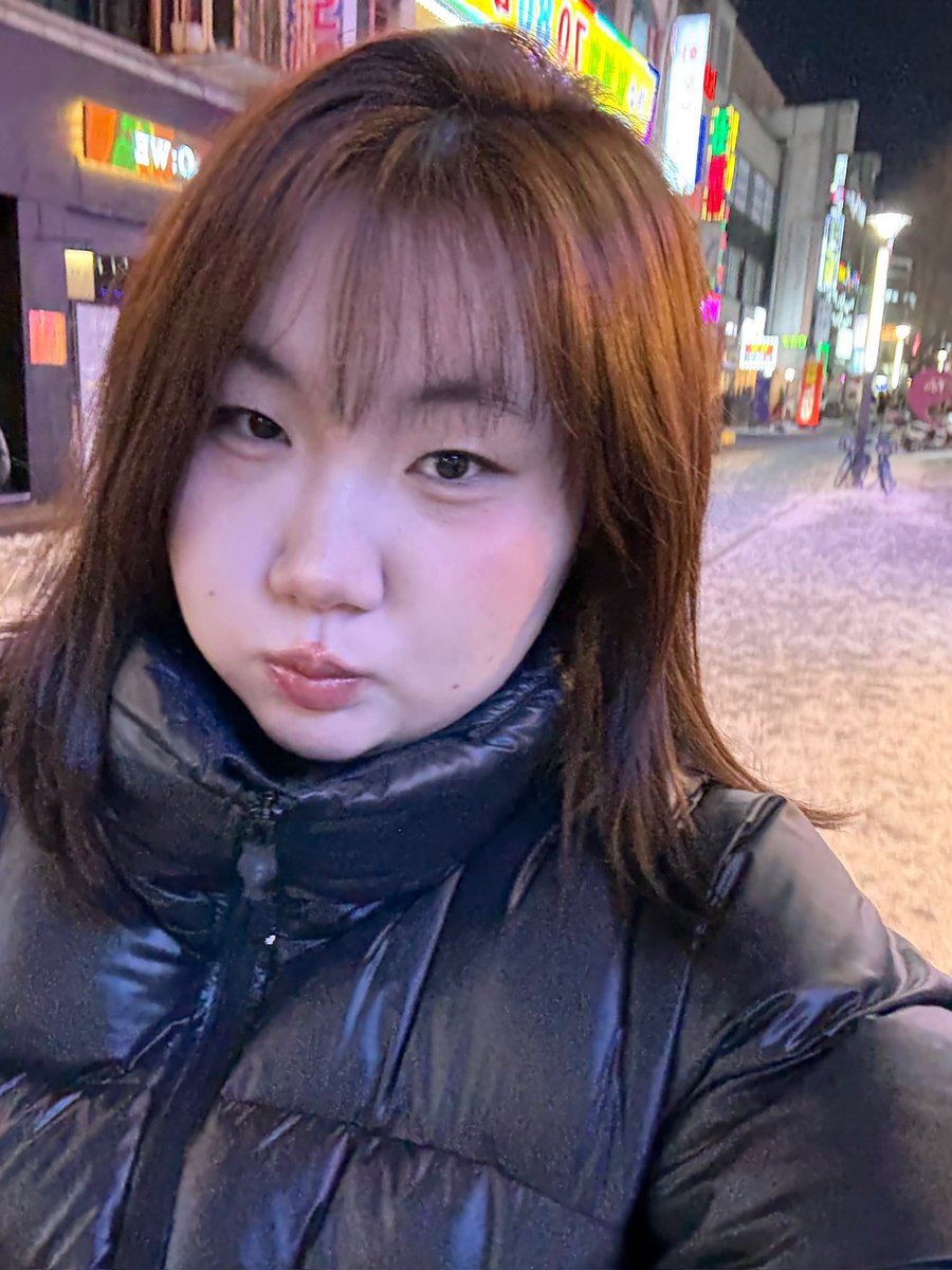 lucky3740's tweet photo. #wlw 

단발 vs 짧머

뭐가 더 잘 어울리는 것 같아요??
머리 기를지 너무 고민되어서.. https://t.co/gx3da9UYrc