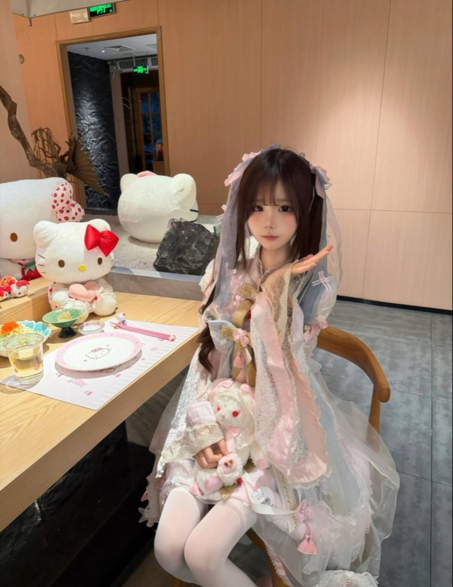 valdenireiffel's tweet photo. 这个点 有人在吗？？？今日份OOTD        

有人来锐评一下我和闺蜜的福吗 

开脱，开脱，上供！！   ！            

真的给b看，不信你试试，我真不要🚪 https://t.co/SdgnpZMnWI