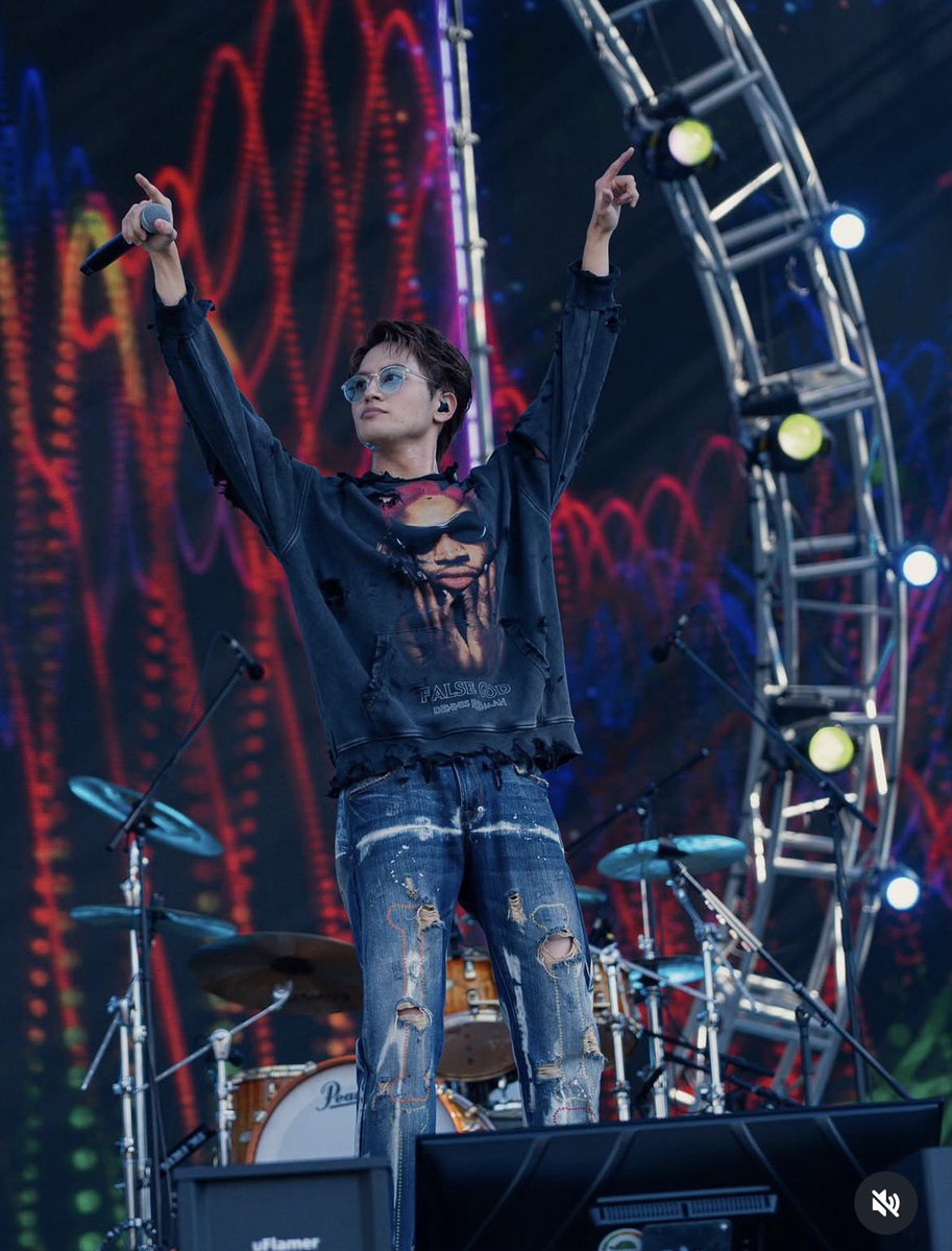 meroken__625's tweet photo. https://t.co/1PsgguJka1

健ほんまにwwwwww
あのさ？同一人物なん？wwwwww
おもろい男すぎてなんも言えんwwwwww
#小島健  #最強漢小島健伝説 https://t.co/nqLsm5MriF