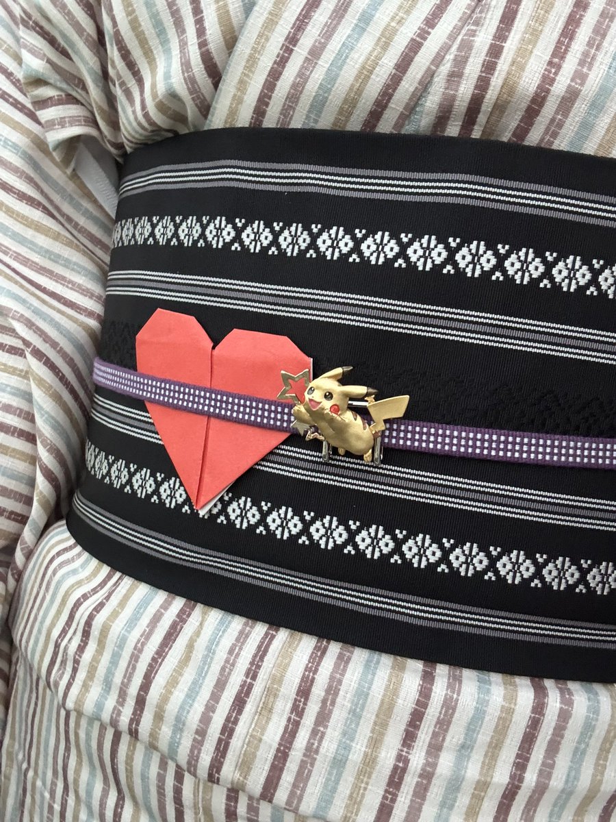 asuka36em's tweet photo. 息子の懇談会～👘
終わってからピカチュウ装備して学童迎えに行ったら小学生ﾎｲﾎｲになってた🤭笑笑

スタバ行ったらステッカーラス1だった:( ˙꒳​˙ ):
娘が居ないと階段手を引いて降りてくれるし対面に座ったら隣に座り直すし謎に可愛らしくなる息子…👦🏻笑
最後は保育園お迎え後の帯周り🧒🏻(くれた) https://t.co/5Qx2NAeAda