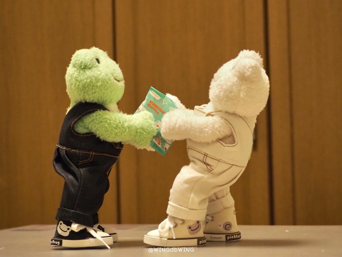 WINGdbWING's tweet photo. ⚪️「これはニッキのだケロ！🐸」
🟢「い��、甘夏のだケロ〜🐸」

🪽「喧嘩するなら豆菓子あげないぞ〜🤏」
#かえるのピクルス https://t.co/5VnN5uX30Q