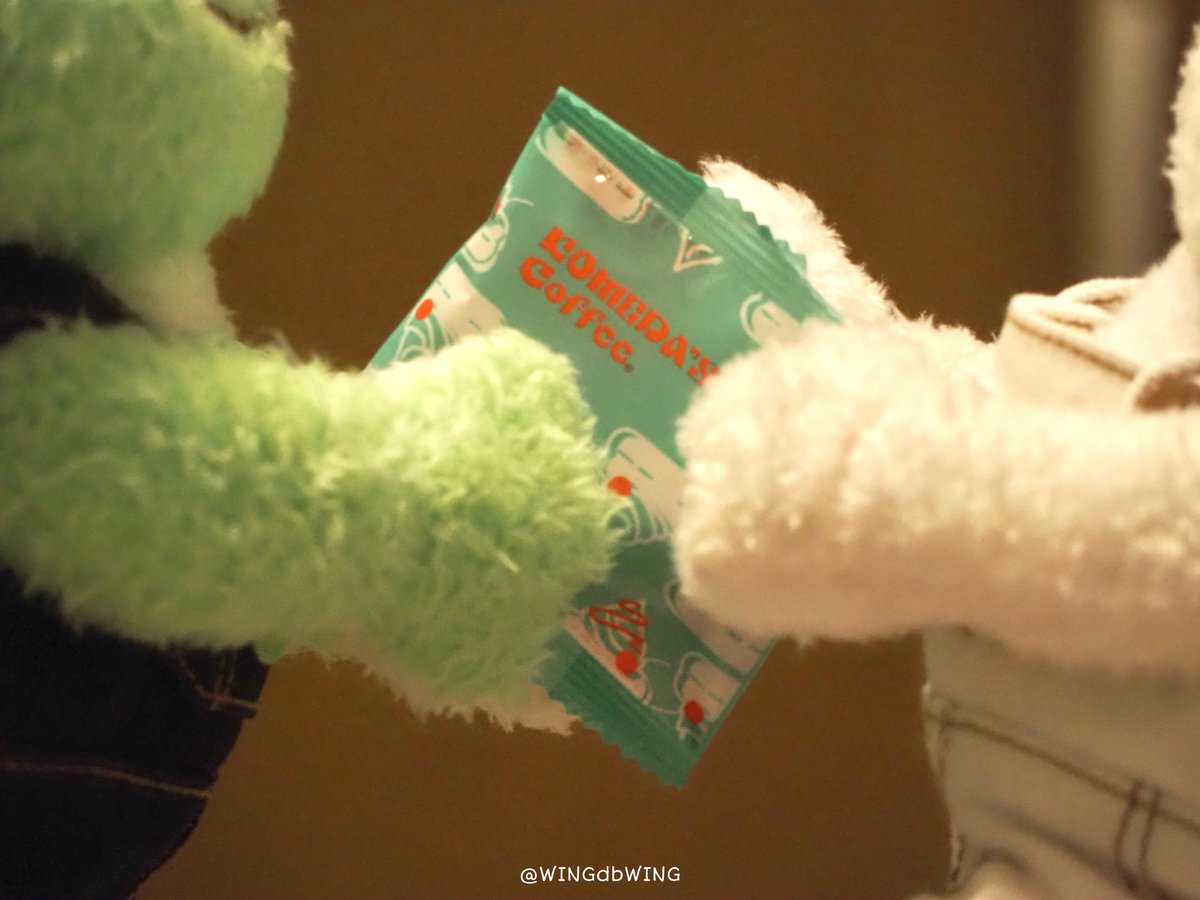 WINGdbWING's tweet photo. ⚪️「これはニッキのだケロ！🐸」
🟢「い��、甘夏のだケロ〜🐸」

🪽「喧嘩するなら豆菓子あげないぞ〜🤏」
#かえるのピクルス https://t.co/5VnN5uX30Q