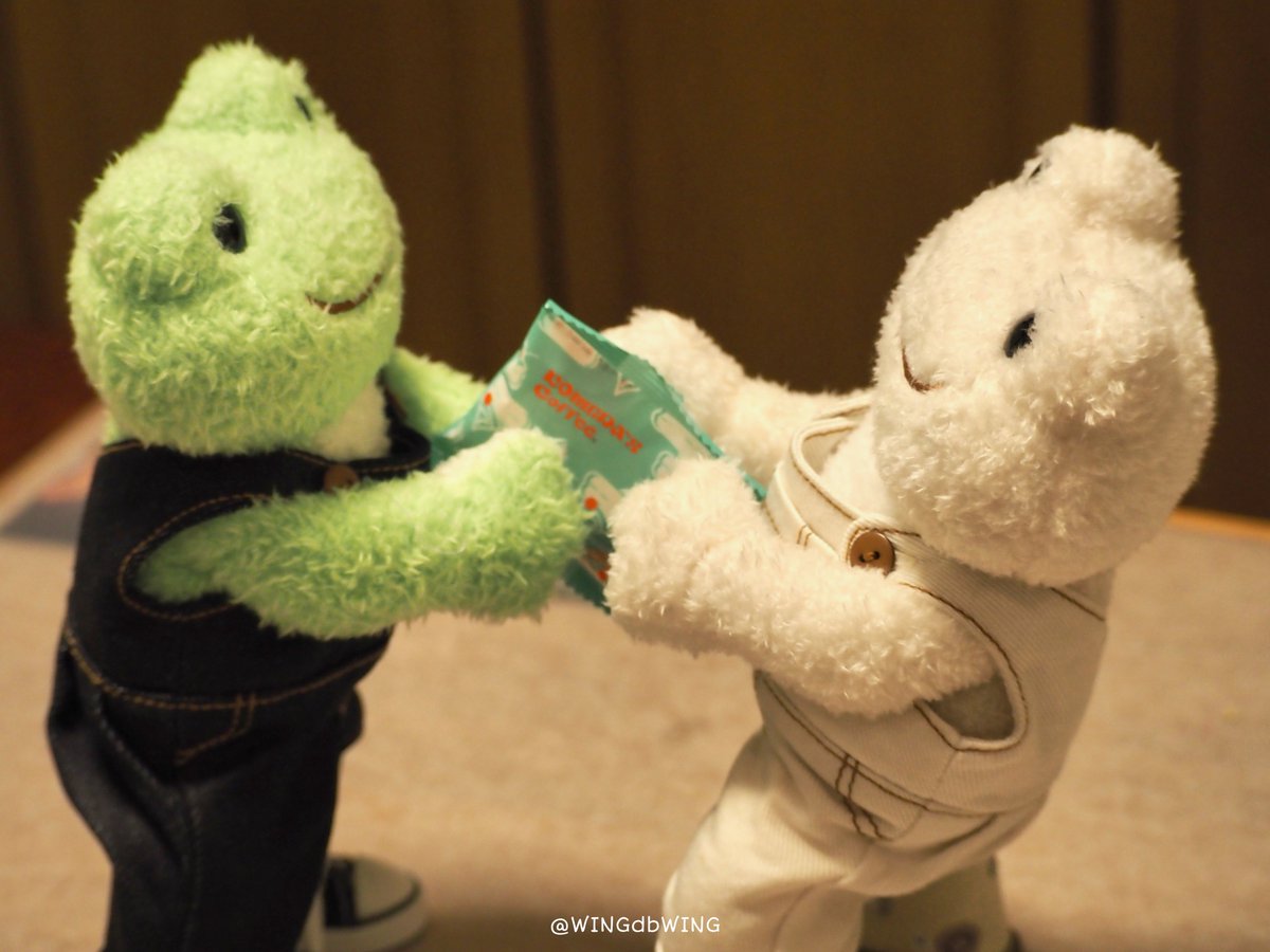 WINGdbWING's tweet photo. ⚪️「これはニッキのだケロ！🐸」
🟢「い��、甘夏のだケロ〜🐸」

🪽「喧嘩するなら豆菓子あげないぞ〜🤏」
#かえるのピクルス https://t.co/5VnN5uX30Q