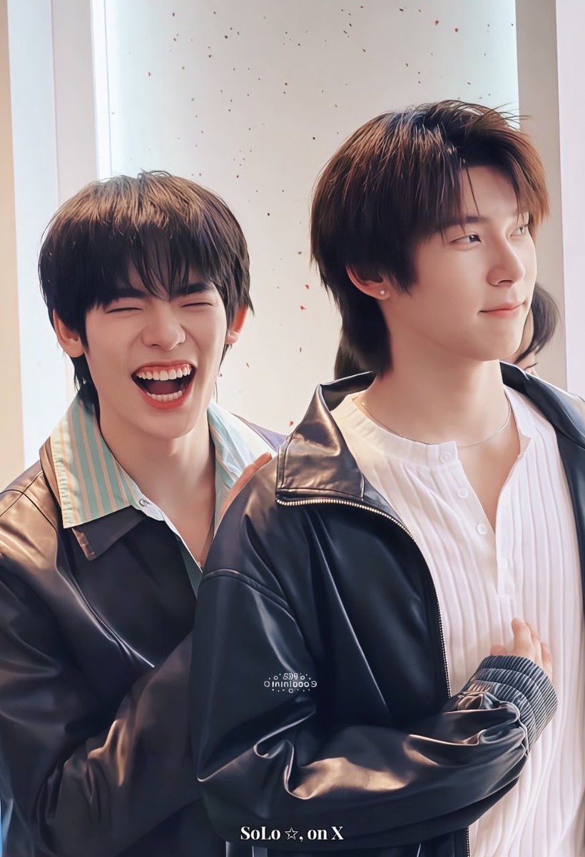 SofiLander1's tweet photo. the way por smile is always the most special with Tee but especially now with the Japan fanmeeting right around the corner they’ve been inseparable and Por has not stopped laughing one sec with his biggest smile ever?!💖
Pip looks so happy lately 🤭 💫 https://t.co/7VnoBSfwDV