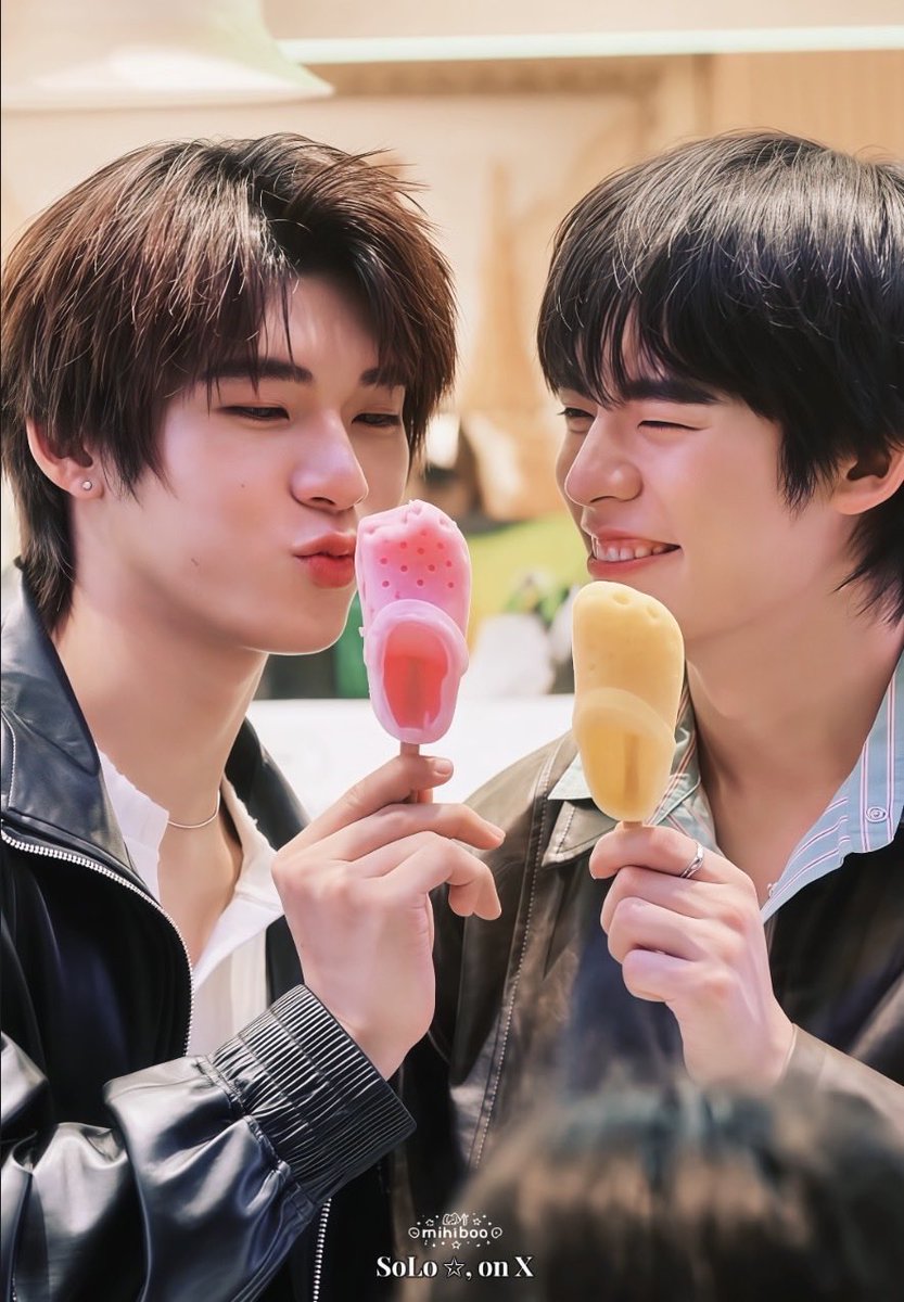 SofiLander1's tweet photo. the way por smile is always the most special with Tee but especially now with the Japan fanmeeting right around the corner they’ve been inseparable and Por has not stopped laughing one sec with his biggest smile ever?!💖
Pip looks so happy lately 🤭 💫 https://t.co/7VnoBSfwDV
