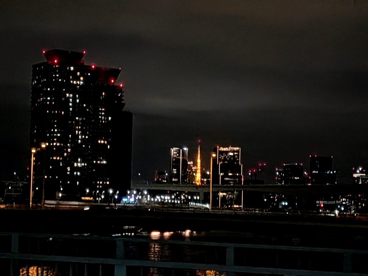 manatsuclover's tweet photo. a-nationの帰途
お迎えに来てくれた車中からみる東京の夜景がすごくキレイ✨
地元に向かうと徐々に暗闇が広がっていきます。
そうなると、いつもありがとうと感謝しつつ瞼が勝手に閉じてしまいます…😵

次は…LIVEAZUMA！
こちらは旦那さんも一緒に参戦😲
うぃんぬのぬいを持つそうです笑 https://t.co/qLtvo97Q6J