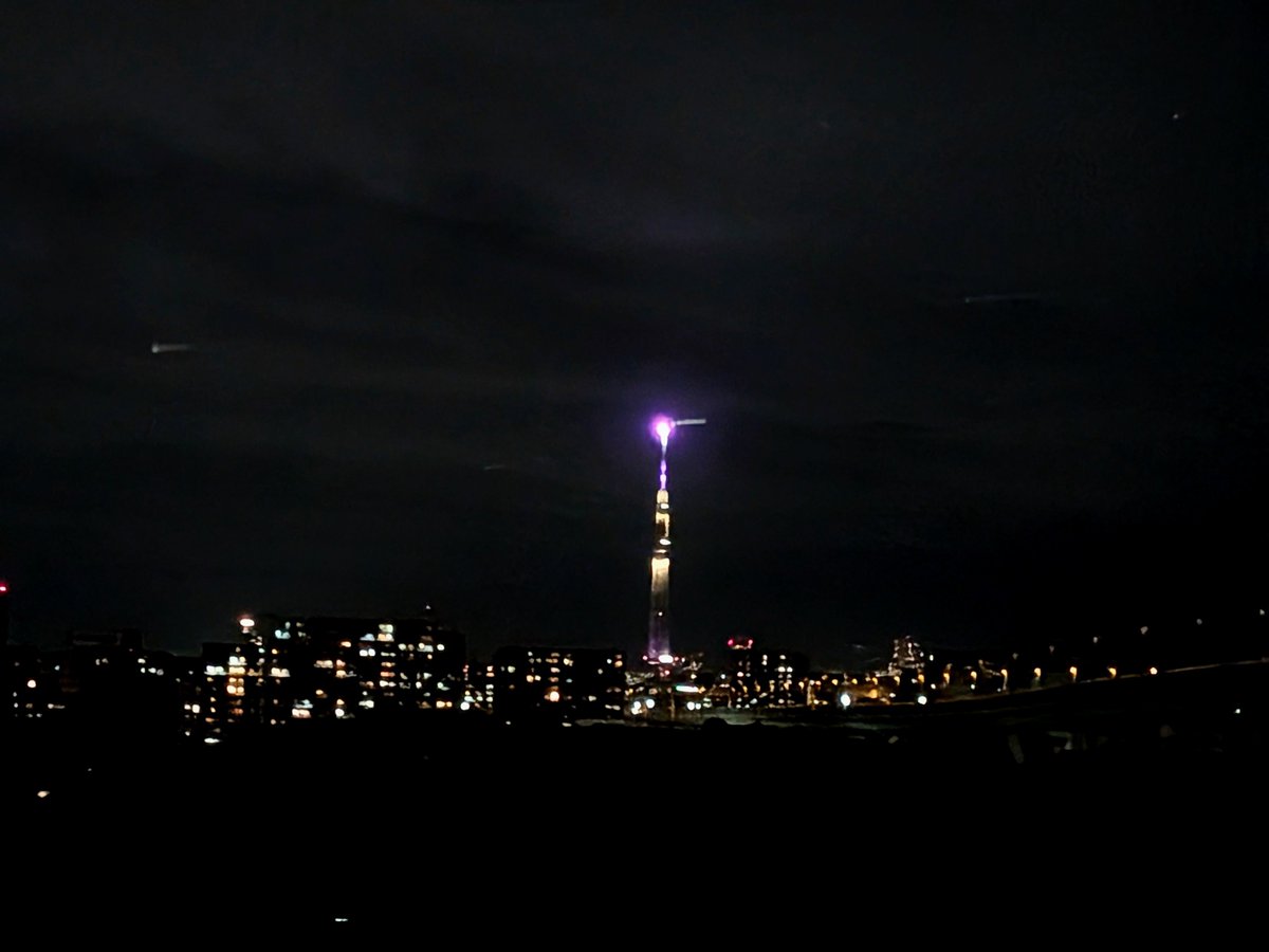 manatsuclover's tweet photo. a-nationの帰途
お迎えに来てくれた車中からみる東京の夜景がすごくキレイ✨
地元に向かうと徐々に暗闇が広がっていきます。
そうなると、いつもありがとうと感謝しつつ瞼が勝手に閉じてしまいます…😵

次は…LIVEAZUMA！
こちらは旦那さんも一緒に参戦😲
うぃんぬのぬいを持つそうです笑 https://t.co/qLtvo97Q6J