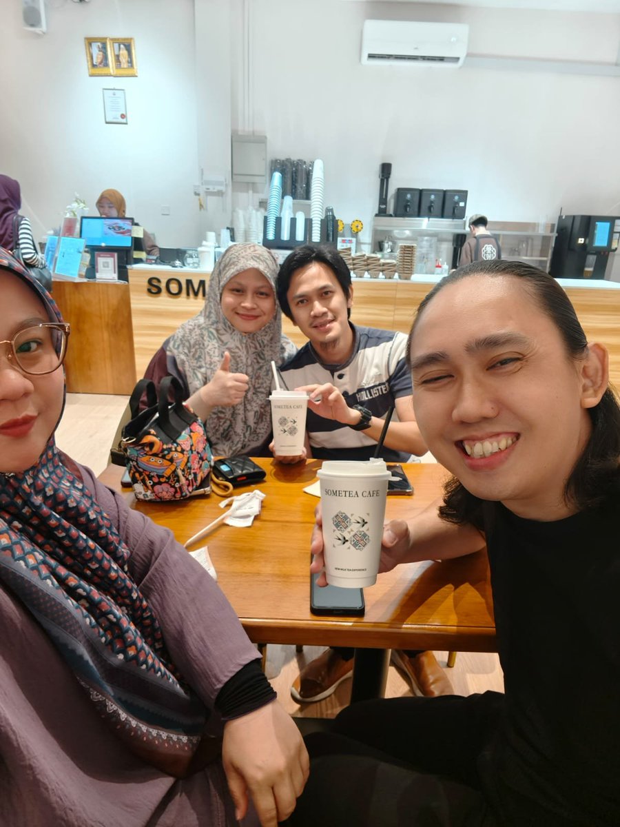 nabieller's tweet photo. 04.10.2026

kway teaw basah hati buyah from Al Jashira restraurant Tutong

that mentaiko prawn slider from Beef and Beyond by Alter Ego 🤤 astaga nyaman

and some tea! lapas atu ke hua ho amber hills ayung bali chocolates and SIKIIIIIT lagi tebali squishy teddy bear nya cute hmm https://t.co/iHJ1BSDxII