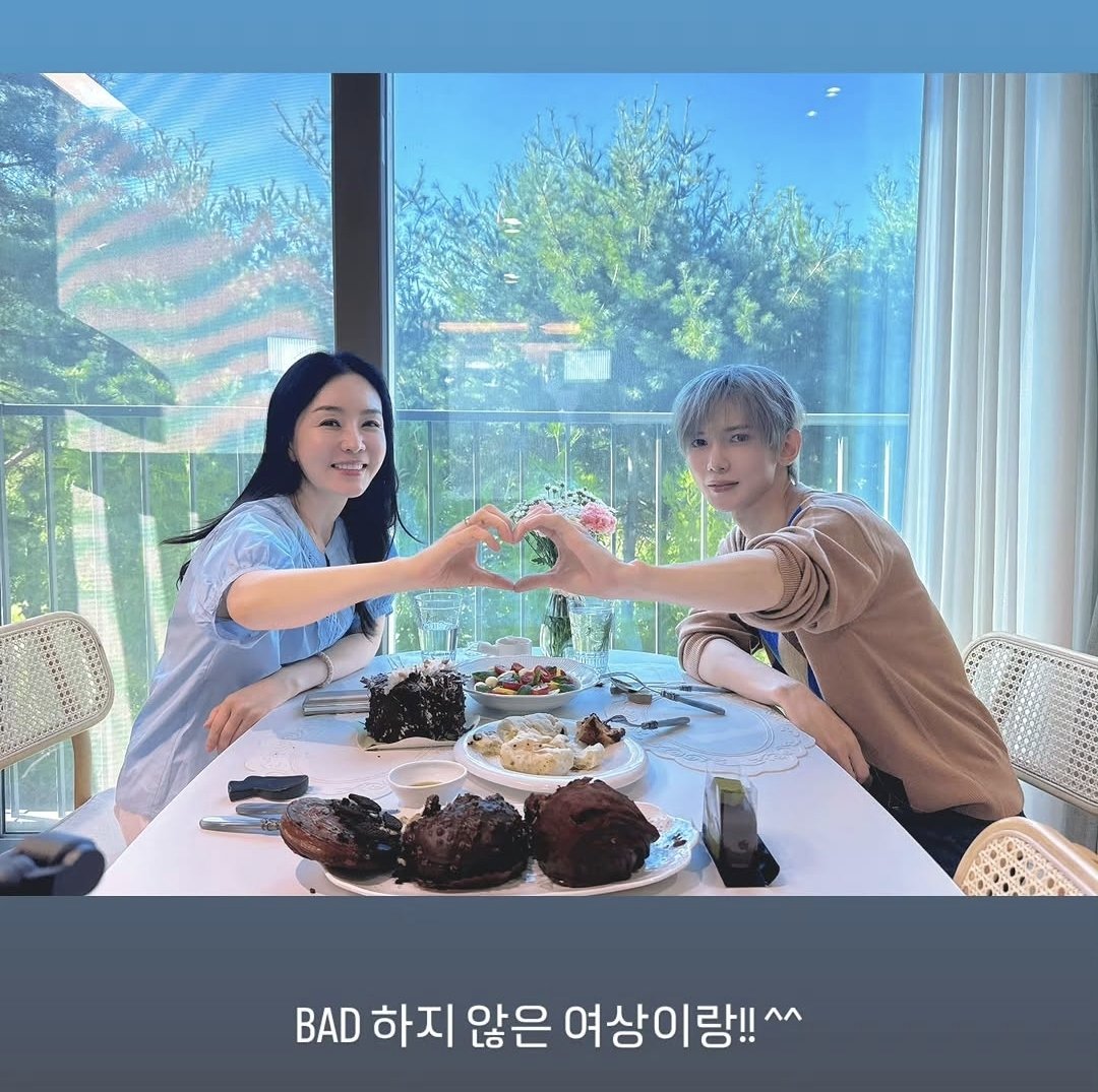 ATEEZUD's tweet photo. [📷] YEOSANG with Kim Jung Nan 

#ATEEZ #에이티즈 #YEOSANG @ATEEZofficial https://t.co/Xs99TBIeqA