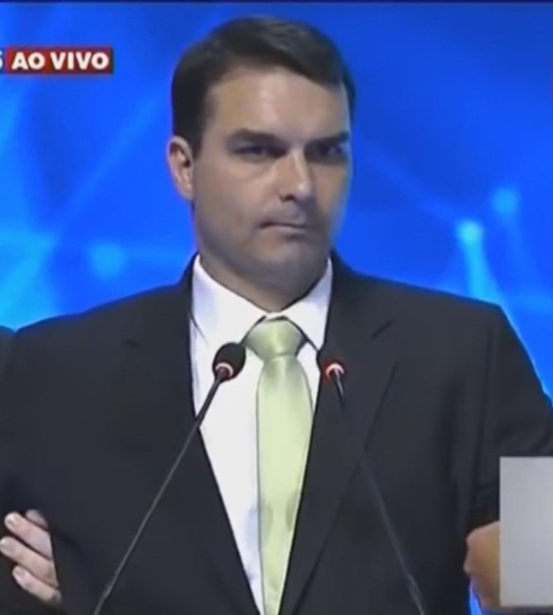 NP__Oficial's tweet photo. É sempre bom lembrar: Flávio Bolsonaro não ganhou as eleições; ele terminou o primeiro turno em primeiro

Segundo turno é outra eleição e podemos fazer história reelegendo o presidente Lula https://t.co/K8lwDW47OV