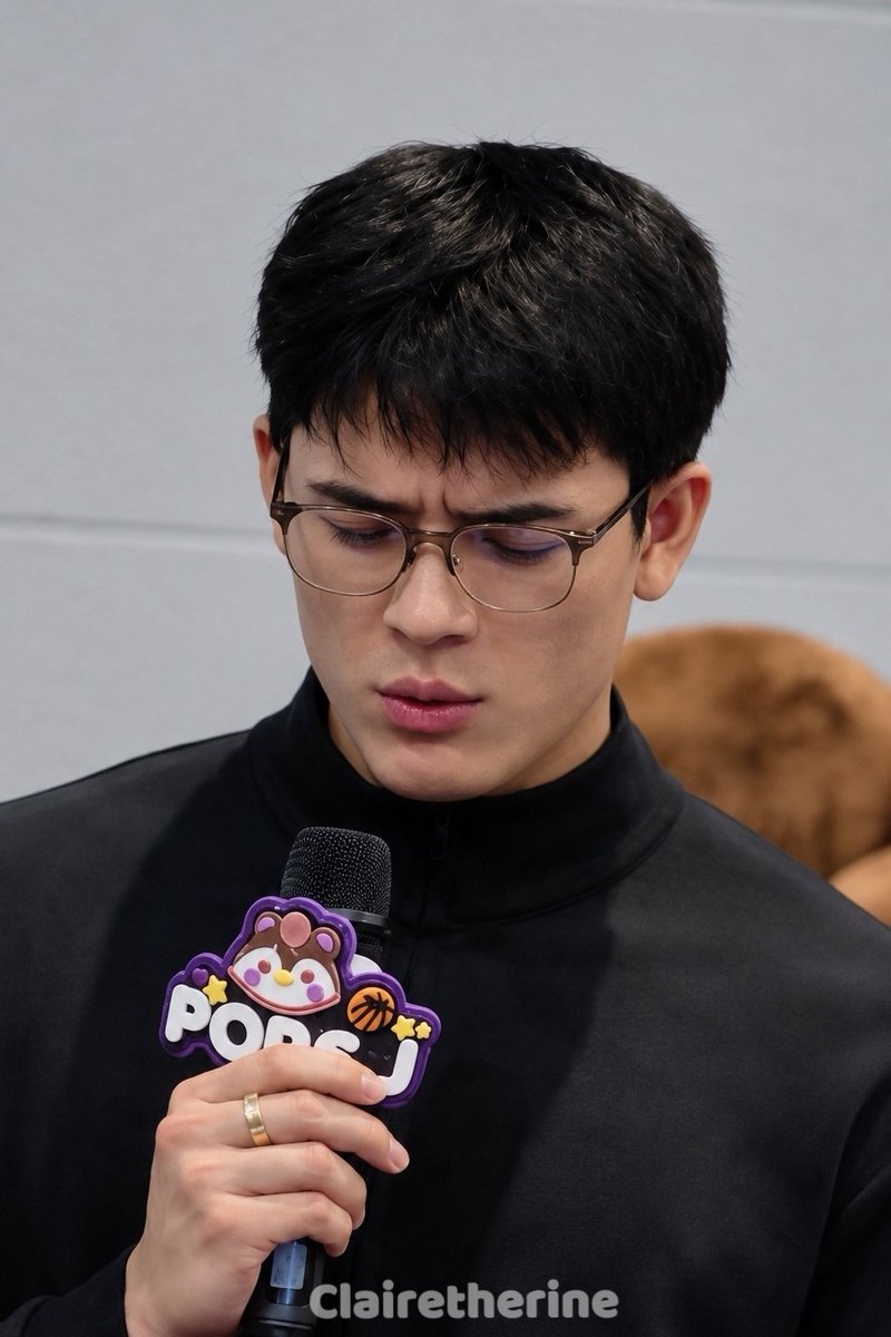 clairetherine's tweet photo. หมีอู๊ด 🐻 ตัวใหญ่ที่ใจดีที่สุดในโลก กับวลี 

🐻 : ผมใจดีกว่ากวินอยู่แล้ว

JOSSGAWIN GUINZLY BIG FAM 

#GMMTVFANIVAL2026HappyFamilyxJG 
#JossGawin https://t.co/Z6iXtOL3MO