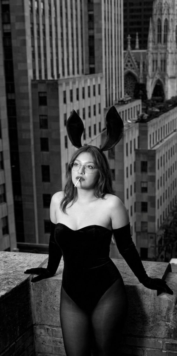 Kativelakv's tweet photo. Vi las fotos de Dakota Johnson y me metí una copiolana xd Pero no sé ve mal, según yo sí tiene mis proporciones naturales, no exagera ni disminuye nada https://t.co/k0hstIKzx5