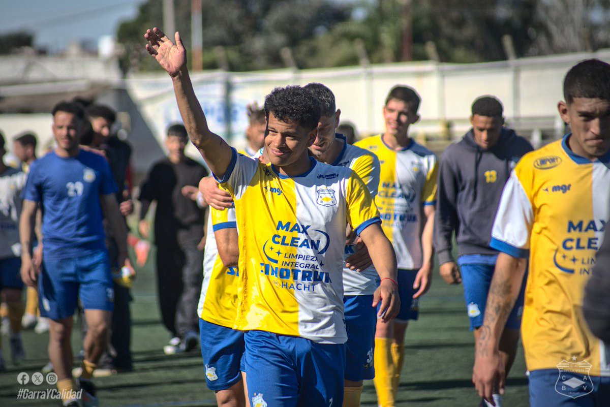 CABellaVista's tweet photo. ☀️ 𝐁𝐮𝐞𝐧𝐚 𝐬𝐞𝐦𝐚𝐧𝐚, 𝐏𝐚𝐩𝐚𝐥𝐞𝐬

Seguimos paso a paso. Próxima parada, miércoles por @CopaAUFUruguay. 

#GarraYCalidad | #SomosBellaVista🟡⚪️ https://t.co/eL0uHm6eud