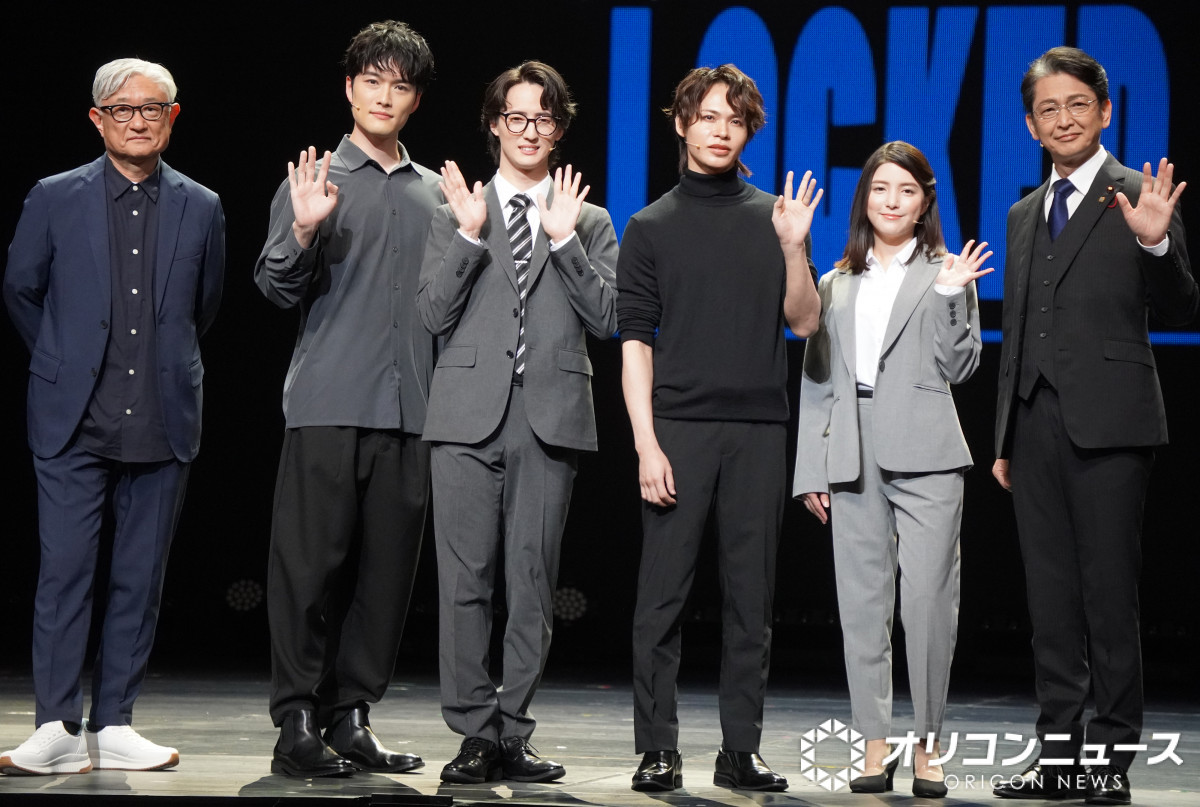 oricon's tweet photo. Travis Japan川島如恵留、“TJ”で沸かせる✨️
「とっても（T）上質（J）な時間を」
　
入江甚儀もノリノリに‼️
https://t.co/HDPHo6A3kT

舞台『ノッキンオン・ロックドドア THE STAGE』 https://t.co/7xUX7BYmol